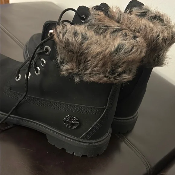 Timberland Winter & Rain Boots with Fur Lining - Picture 4 of 7